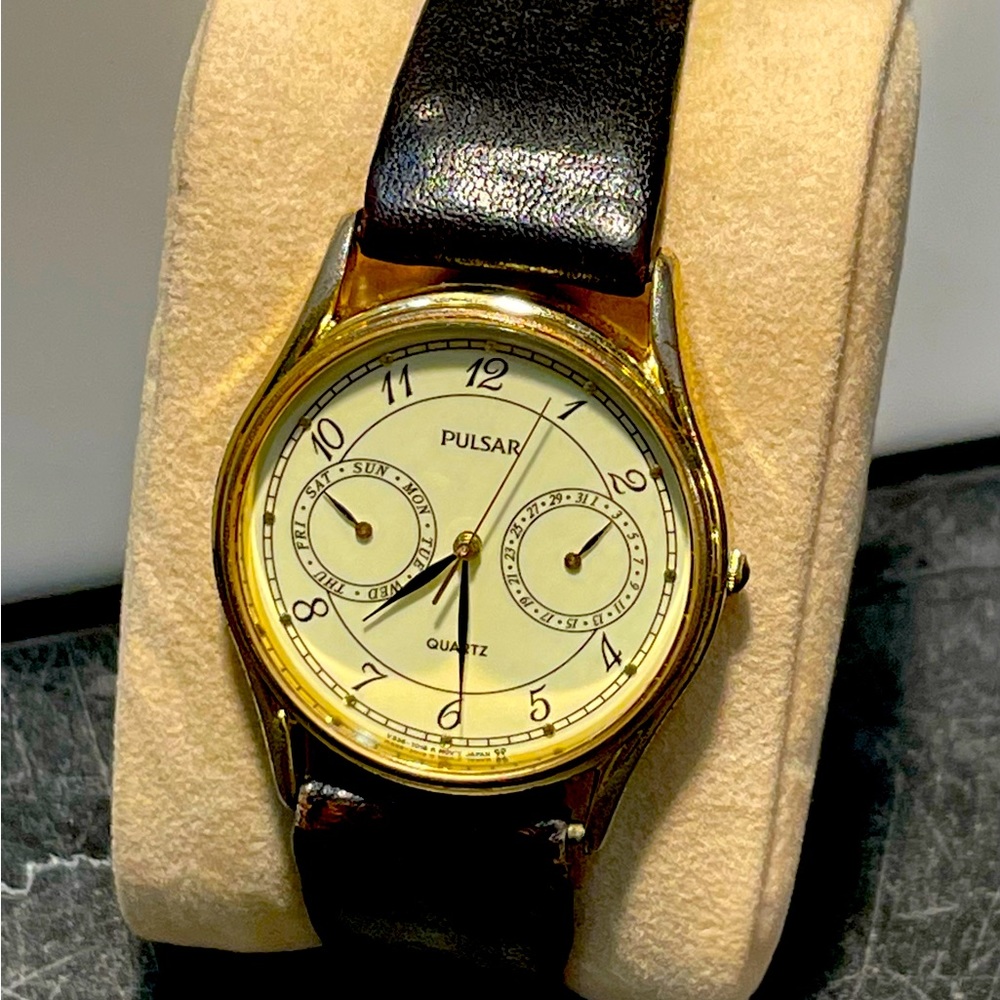 SOLD- Vintage Unisex Pulsar Watch - New Battery